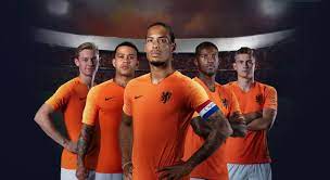De nieuwe kledingcollectie van het nederlands elftal ziet er dit jaar weer oogverblindend uit, waarmee we kunnen zeggen dat nike. Het Nederlands Elftal Home Facebook