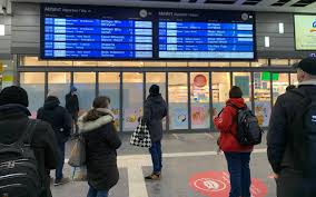 Schnee Chaos In Essen Unfalle Massive Probleme Bei Ruhrbahn Und Bahn Lkw Stehen Quer Radio Essen
