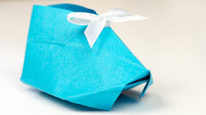Du kannst viele schöne dinge aus papier gestalten. Origami Babyschuhe Aus Papier Falten Bastelanleitung Geschenk Geburt Youtube