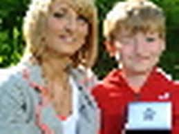 A devoted daughter has collected a medal of honour for the Falklands hero  father she never knew