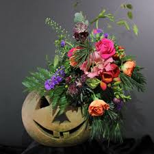 What flowers are in season in october uk. Halloween Wreath Arrangement Afternoon Seasonal Courses