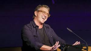 Hans Sigl macht Fans besonderes „Bergdoktor“-Geschenk im „ZDF-Fernsehgarten“