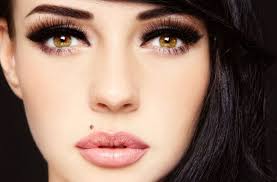 Awalnya, bunga merasa terganggu dengan tahi lalat sebesar kelereng yang menempel di wajahnya. Kedudukan Tahi Lalat Membongkar Sifat Keperibadian Seseorang Aiskrim Potong