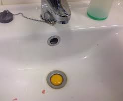 egg yolk in sink : perfectfit