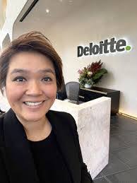 Elena Guo's Instagram, Twitter & Facebook