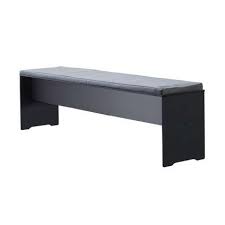 Die bretter sind an einem brennholzunterteil befestigt. Banke Im Ikarus Design Shop