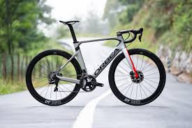 Am Neuen Orbea Orca Aero Haben Die Spanier Das Rahmenset Im Detail Aerodynamisch Verbessert Ausserdem Gibt Es Neue Standard Farben Rennrad Fahrrad Disc Modell