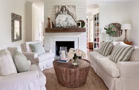 How To Make Small Spaces Feel Luxurious Cottage Style Decorating Renovating And Entertaining Id Small Family Room Small Cottage Interiors Family Room Design