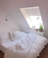 Pin Von Laura Auf Home In 2020 Zwei Zimmer Wohnung Dachzimmer Einrichten Bettwasche Schlafzimmer