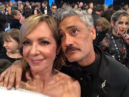 She has played many major as well as supporting roles, both in television as well as cinema. Allison Janney On Twitter How Much Do I Love This Man Taikawaititi Congrats On The Oscar So Deserving
