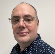 Robin Dibble's Instagram, Twitter & Facebook