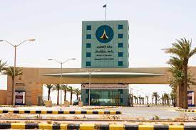 قام سعادة رئيس جامعة حفر الباطن الدكتور صالح بن مفلح آل صقر وعدد من منسوبي الجامعة بزيارة جمعية رعاية الأيتام بمحافظة حفر الباطن ( تراؤف) ، وذلك استجابة لدعوة كريمة من الجمعية، حيث اطلع خلال زيارته على ما تقدمه الجمعية من برامج وأنشطة وخدمات تنموية. Ø¨Ø¯Ø¡ Ø§Ù„Ù‚Ø¨ÙˆÙ„ ÙÙŠ Ø¨Ø±Ø§Ù…Ø¬ Ø§Ù„Ø¯Ø±Ø§Ø³Ø§Øª Ø§Ù„Ø¹Ù„ÙŠØ§ Ø¨Ø¬Ø§Ù…Ø¹Ø© Ø­ÙØ± Ø§Ù„Ø¨Ø§Ø·Ù† ØµØ­ÙŠÙØ© Ø§Ù„Ù…ÙˆØ§Ø·Ù† Ø§Ù„Ø¥Ù„ÙƒØªØ±ÙˆÙ†ÙŠØ©