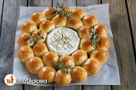 Il pan brioche è un tipo di pane dolce morbidissimo, perfetto per la colazione con marmellata o per la merenda con crema di nocciole. Brioche Salata Al Camembert Per Un Aperitivo A Tutto Gusto