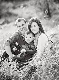 Black And White Family Photo I Want A Black And White Family Photo So Bad Need To Do These S Family Picture Poses Photography Poses Family Family Photography