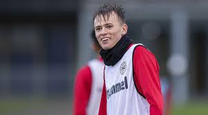 Juli 2000) er en dansk fodboldspiller, der spiller for den italienske klub sampdoria. Fodboldlandsholdene On Twitter Mikkel Damsgaard Fra Fcnordsjaelland Er Arets Unge Spiller I Superligaen Kaempestort Tillykke Med Prisen Til U21 Landsholdsspilleren Og Alt Det Bedste Pa Dit Eventyr I Sampdoria Fordanmark