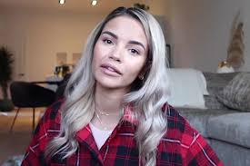 Monica geuze (26) is alweer een tijdje samen met haar nieuwe vriend robbert kroese (30), die vooral haar lief is enthousiast over het huis dat ze samen hebben bekeken, monica wat minder. Fans Monica Geuze Voelen Zich Opgelicht Vanwege Teleurstellende Giftbox
