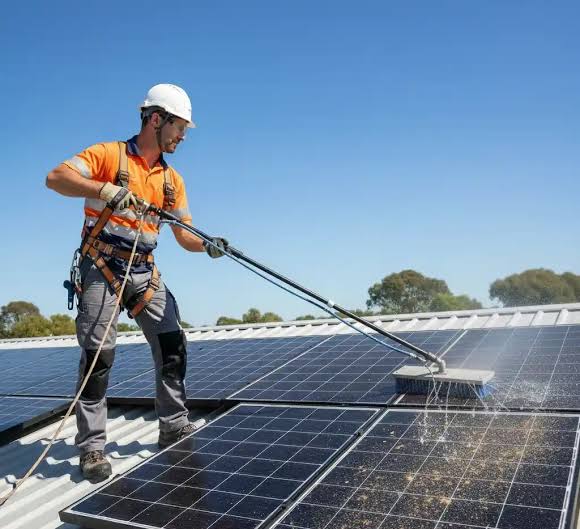 Solar Panel Cleaning Brush Complete Guide for Safe and Efficient Maintenance