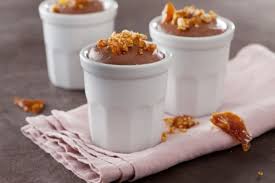 Recette De Mousse De Chocolat A La Feve Tonka Nougatine De Cacahuetes Rapide Recette Recettes De Mousse Mousse Au Chocolat Nougatine