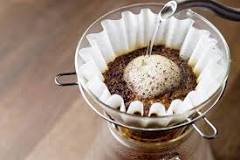 How do you make filter coffee with filter paper?