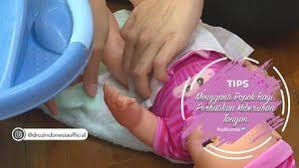 Bisa sher ndk buat bunda anak sya usia 7 bulan tapu sudah 4 hari ini warna feses or rinjax hijau dan cair kadang juga hijau berlwndir. Bab Bayi Berwarna Hijau Normalkah