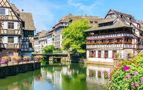 Strasbourg is the capital of the alsace region in eastern france and lies on the border with strasbourg is the home of the european parliament which is directly elected by the european union. Aparthotel Adagio Strasbourg Place Kleber 4 Strassburg Bis Zu 70 Voyage Prive