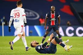 Actuellement en sélection, le brésilien du psg neymar se ressentirait toujours de sa blessure à un orteil occasionnée suite à un choc avec hatem ben arfa à l'entraînement. Psg Neymar Et Le Spectre De La Blessure Grave L Equipe