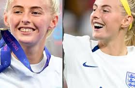 ⚽ Chloe Kelly Dents (Avant/Nouveau) : Avant et Après