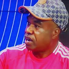 🔴 Emmanuel Mahopp, un consultant sportif XXL C'est depuis une dizaine  d'années que Emmanuel Robert Mahopp cavale les plateaux de radio et  télévision avec son style unique et son verbe à la