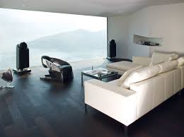 So macht wohnen spass das wohnzimmer der marke imv praesentiert sich im sommerlichen landhausstil und begeistert durch seinen wohnlichen charakter. Wohnzimmer In Weiss Und Braun Mit Wandfullendem Panoramafenster Bild 26 Schoner Wohnen