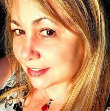 This is a family-friendly feeder, guys. Please. 😅