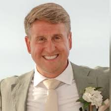 LinkedIn family, I need your help!