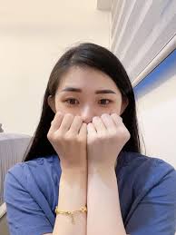 💜一分钟打造超心机“真”素颜！💜 ☑️不假白｜轻遮瑕☑️提亮肤色｜美白肌肤☑️防晒｜ 底妆☑️抗UV ｜抗蓝光☑️消炎｜抗痘｜修复｜舒缓Hada  Himitsu是一款妆养合一唤肤霜🙆🏻‍♀ 做好防晒防护的同时，也能把肌肤养好✓ 一次见效！打造素颜肌🥰 心动不如行动！赶紧联系我！