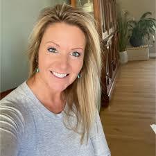 Katie Root's Instagram, Twitter & Facebook