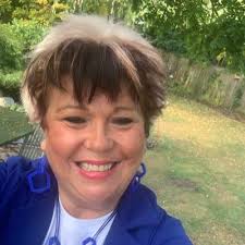 Ann Dix (@readanndix)