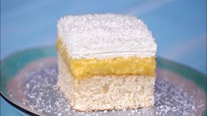 Peste ultimul strat de crema se rade ciocolata alba. Prajitura Cu Nuca De Cocos Monica Youtube