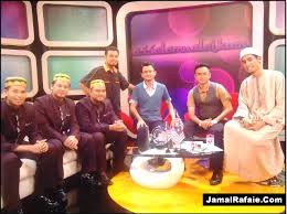 Beliau di lahiran di pandeglang pada 11 september diluar, saya dikenal sebagai ustadz. Fenomena Ustaz Don Jamal Rafaie