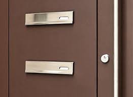 Der türgriff außen und die türklinke innen sind auf einer höhe von 85 cm gut für menschen mit behinderungen oder kinder erreichbar. Haustur Mit Briefkasten Im Seitenteil Integriert Kaufen Neuffer De