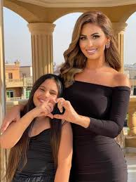 بالصور .. إطلالة \"أميرات\" تجمع بين مي سليم وابنتها \"لى لى\"