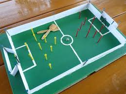 Dar, în cele mai multe cazuri acesta este un joc de echipă. Joc De Fotbal De Masa In Stilul Anilor 1980 Handwork Triangle