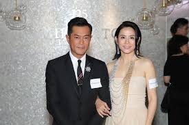 古天樂自爆剛訂婚 網友瘋猜老婆是宣萱 記者 劉苡青 / 攝影 張旻儒 報導 發佈時間：2019/10/10 21:29 最後更新時間：2019/10/10 21:29 æ„›ä¸Šå¥½æœ‹å‹ å¤å¤©æ¨‚è¢«çˆ†ä»Šå¹´å…§çµå©šå¤å¤ªå¤ªç«Ÿç„¶æ˜¯ çƒå»·èŠ³