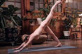 Three-Legged Downward Facing Dog: How to Practice Tri Pada Adho Mukha  Svanasana — True Naked Yoga