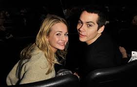 Dylan o'brien y tyler posey Dylan O Brien Bio In Einer Beziehung Mit Britt Robertson Unfall Verletzung Vermogen