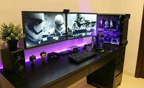 20 Fantastic And Cool Gaming Desk Setup Gaming Desk Setup Material Selection Is Mandatory That You Should Consider As Quarto Gamer Projetos De Casas Quartos