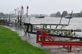 Hoogste punt waterstand in maas bereikt, iets lager dan gevreesd. 8w4cmr5 Yvwt1m