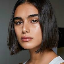 No, una volta superati i fatidici “anta” non è necessario optare automaticamente per i capelli … Tagli Capelli Che Ringiovaniscono Come Portare Il Caschetto In Estate Amica