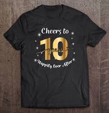 Celebrate your 10th wedding anniversary with traditional anniversary gift ideas like tin and aluminium or dazzle your spouse with diamond jewelry. 10th Wedding Anniversary Gift For Couples 10 Years Married