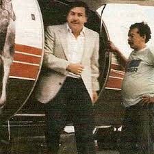 Yakalanması da karısıyla yaptığı telefon görüşmesinin takip edilmesi sonucu olmuştur. Pablo Escobar CocainÄƒ Trafic Cu Pietre De Mormant 4 GloanÈ›e In Cap Intr O Mazda Si Ciclism Povestea FabuloasÄƒ A Pasiunii Ascunse A Celui Mai Mare Lord Al Drogurilor Din Istorie Pablo