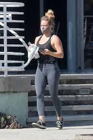 Hilary duff‏verified account @hilaryduff 3 dec 2020. Hilary Duff Leaving Starbucks In La 08 25 2020 Celebrities Pictures