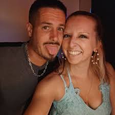 Storage unit buyer seeking returned items