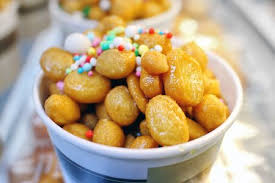 Saute the garlic and onions in 2 tablespoons butter and the olive oil in a saucepan over medium heat until soft. Neapel Italien 6 Januar 2016 Ein Schaufenster Des Gebacks Mit Inneren Tassen Struffoli Und Sfogliatelle Typische Neapolitanische Kuchen Lizenzfreie Fotos Bilder Und Stock Fotografie Image 50812889